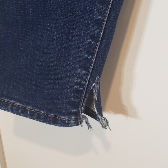 BCGMaxAzria Size 28 High Rise Blue Jeans Skinny Whiskered  Dark W/ Fading - Picture 13 of 14